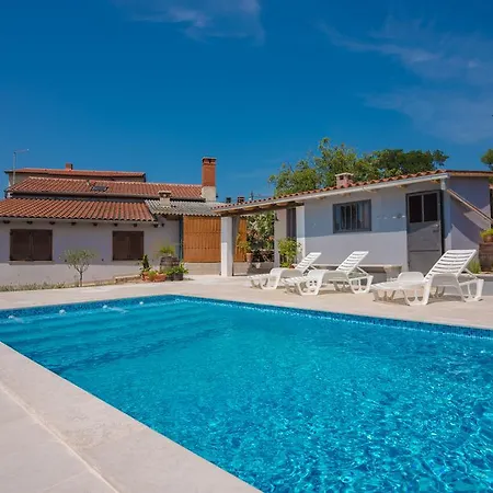 With Pool 992 Apartment Pula