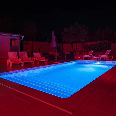 With Pool 992 Apartment Pula