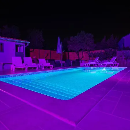 Apartment With Pool 992 *
