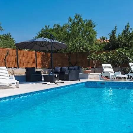 With Pool 992 Apartment Pula