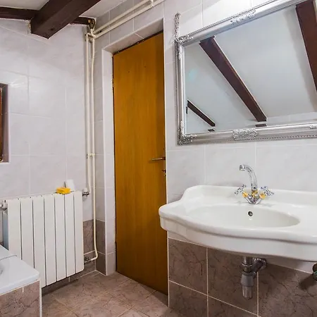 Apartment With Pool 992 Pula