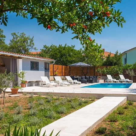 With Pool 992 Apartment Pula