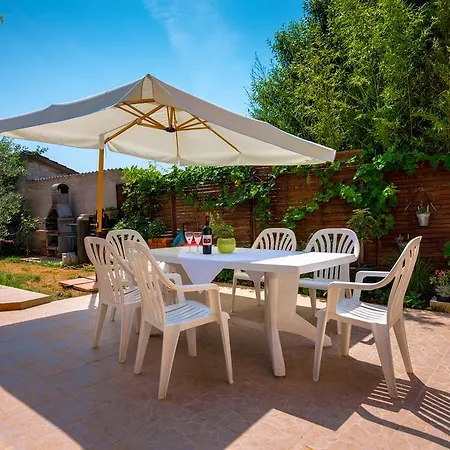 Apartment With Pool 992