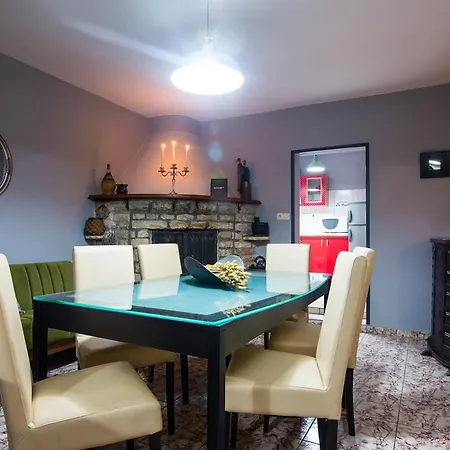 Apartment With Pool 992 Pula