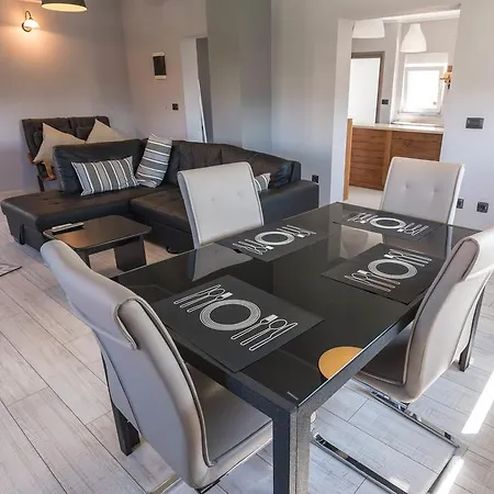 Apartment With Pool 992
