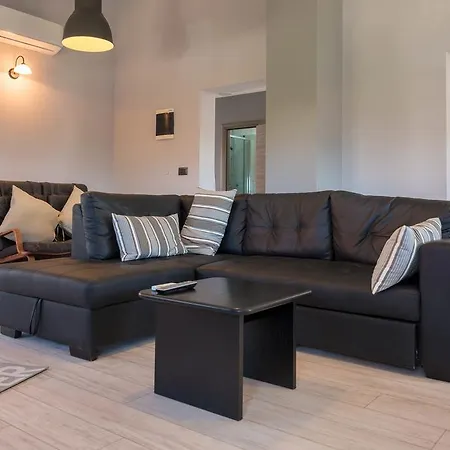 Apartment With Pool 992 *