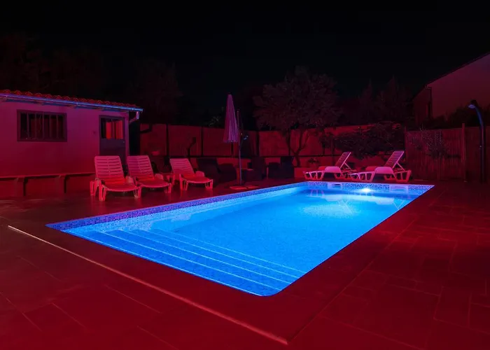 With Pool 992 아파트 풀라