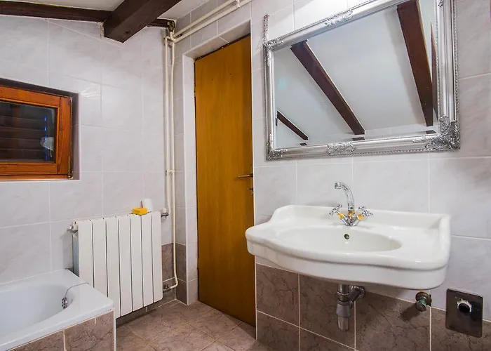 아파트 With Pool 992 풀라