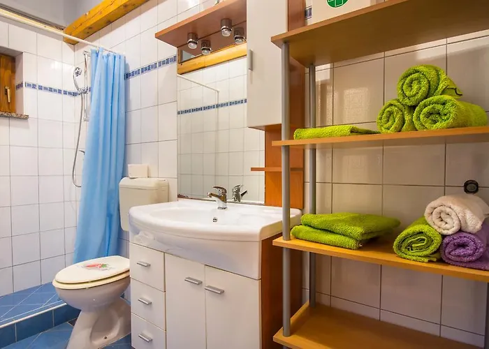 아파트 With Pool 992 풀라