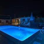 Apartment With Pool 992